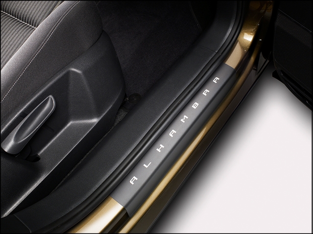 SEAT Alhambra Dørtrinsbeskyttelse folie, sort med logo. 4 stk.